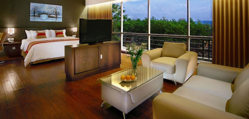 Aston Jember Hotel & Conference Center Екстериор снимка